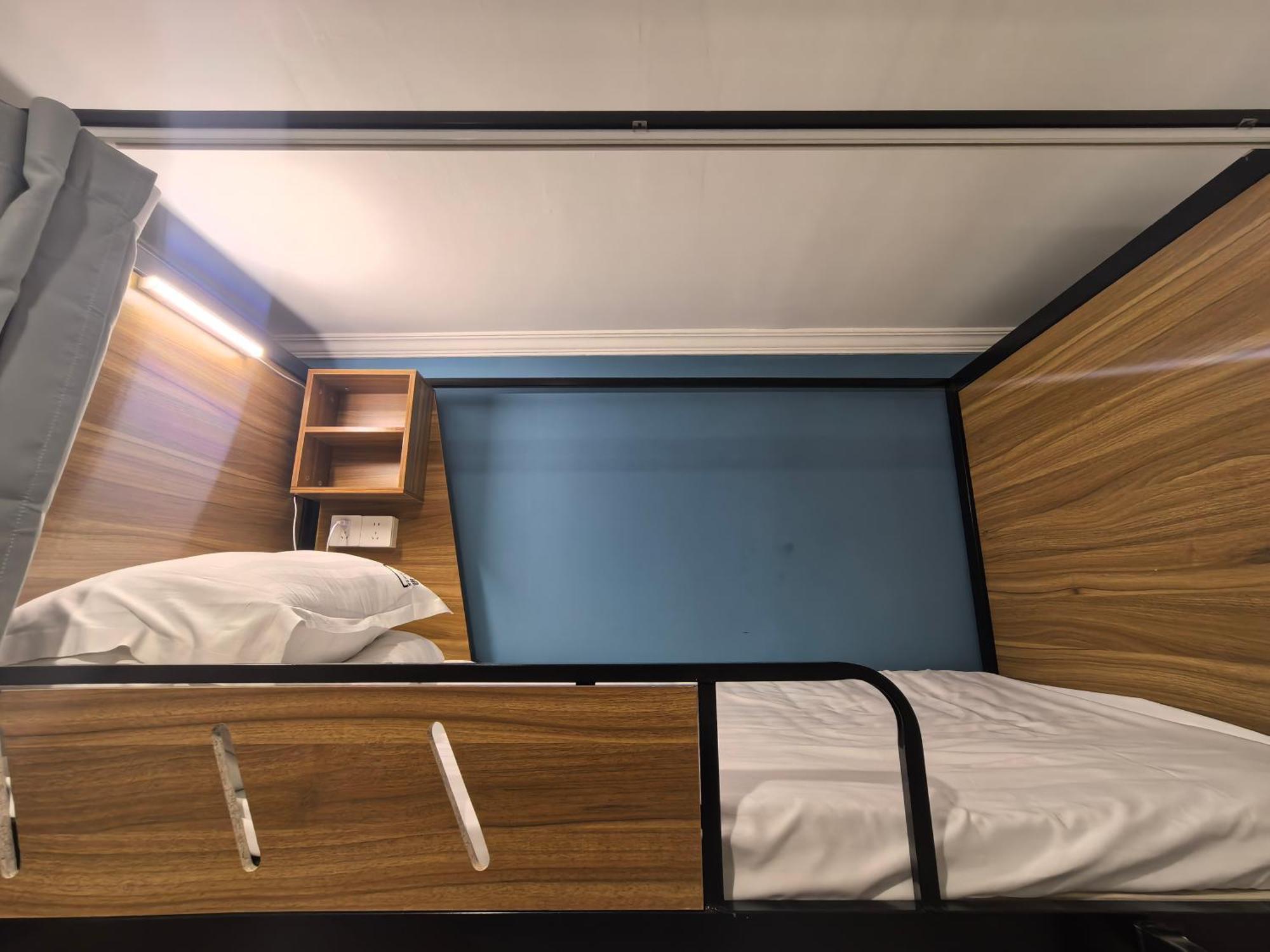 Khách sạn Xingshe Youth Hostel--nearby Tiananmen Square & Forbidden & Houhai Bar Street--1 Minute Walk To Subway, Cat-keeping, Great Wall&forbidden One Day Tour, Wifi And Laundry Room, Speaking Reception Bắc Kinh