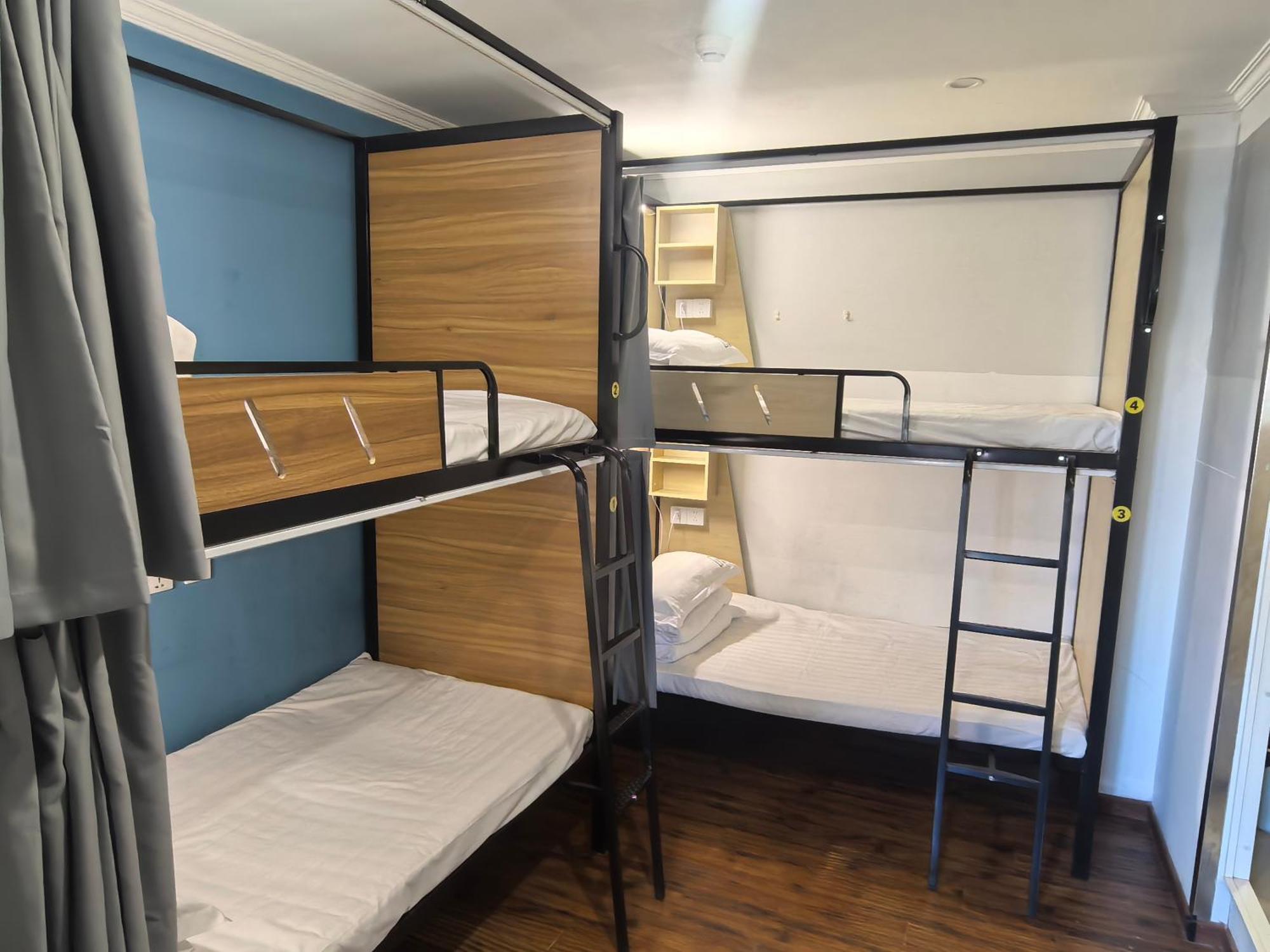 Xingshe Youth Hostel--nearby Tiananmen Square & Forbidden & Houhai Bar Street--1 Minute Walk To Subway, Cat-keeping, Great Wall&forbidden One Day Tour, Wifi And Laundry Room, Speaking Reception Bắc Kinh