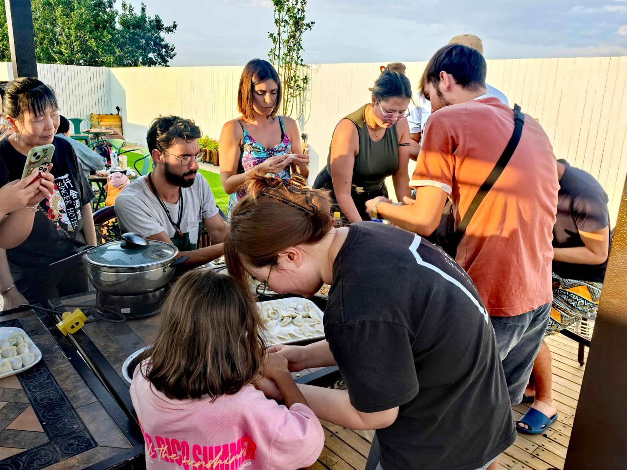 Xingshe Youth Hostel--nearby Tiananmen Square & Forbidden & Houhai Bar Street--1 Minute Walk To Subway, Cat-keeping, Great Wall&forbidden One Day Tour, Wifi And Laundry Room, Speaking Reception Bắc Kinh