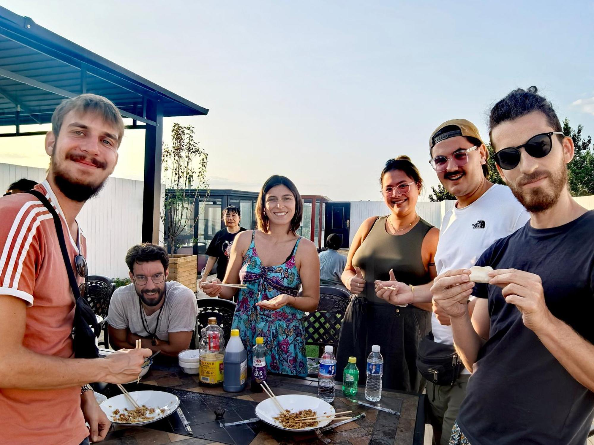 Xingshe Youth Hostel--nearby Tiananmen Square & Forbidden & Houhai Bar Street--1 Minute Walk To Subway, Cat-keeping, Great Wall&forbidden One Day Tour, Wifi And Laundry Room, Speaking Reception 2*